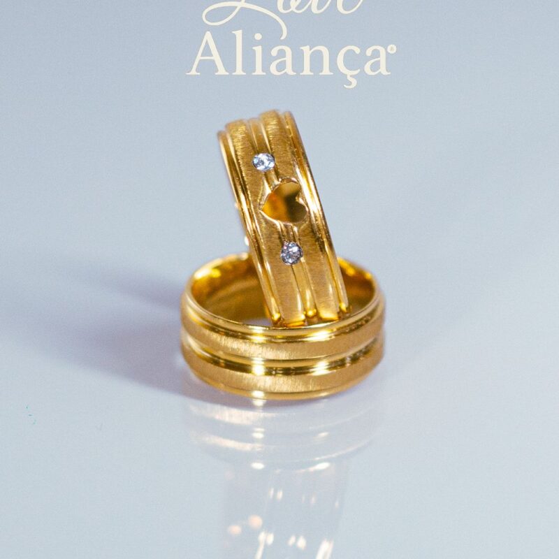 💍 **Aliança Bruna 6mm Banhada a Ouro 18k com Coração Vazado e Zircônias – REF**