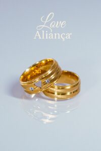 Aliança Bruna 6mm banhada a ouro 18k com coração vazado e pedras de zircônia-2