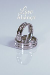 Aliança Gabriela 4mm aço inox com detalhe em friso