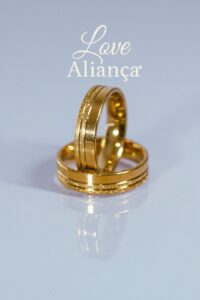 Aliança Janaína banhada a ouro 18k 4mm com friso brilhante