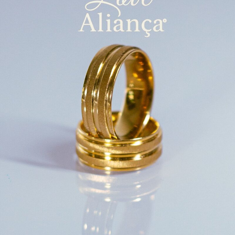 💍 **Aliança Júlia 6mm Banhada a Ouro 18k com Detalhe de Friso Liso – REF**