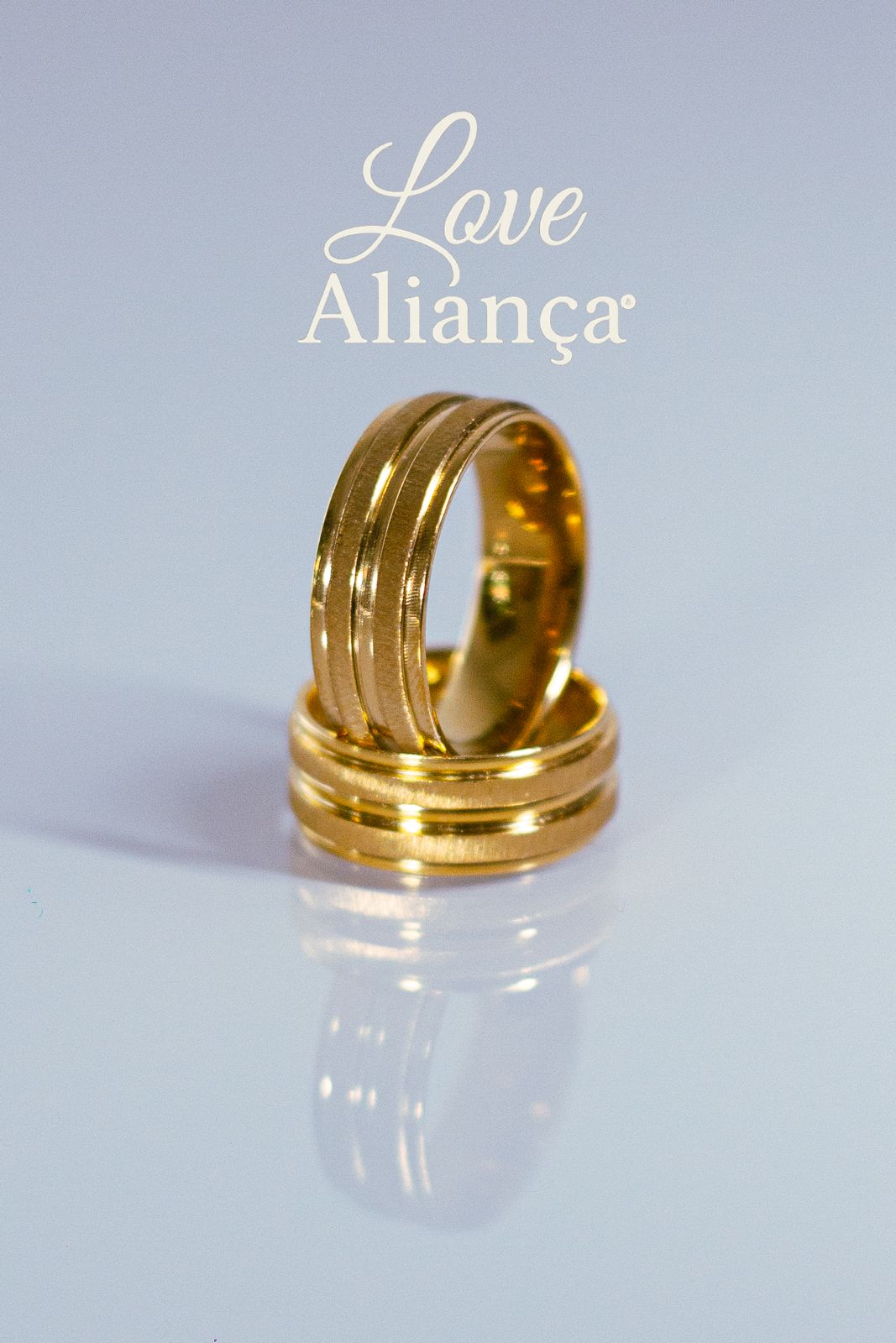 💍 **Aliança Júlia 6mm Banhada a Ouro 18k com Detalhe de Friso Liso – REF**