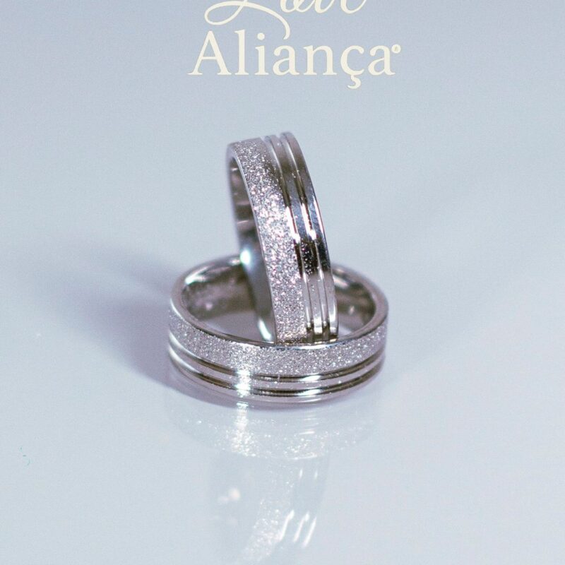 💍 **Aliança Sofia 4mm em Aço Inox com Brilho e Friso – REF**