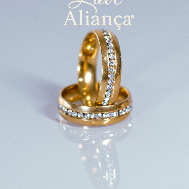 💍 **Aliança Vitória 6mm Banhada a Ouro 18k Abaulada com Zircônias – REF**