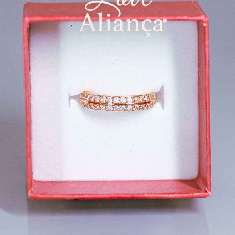 💍 **Anel Aparador Liz – Banhado a Ouro 18k com Zircônias – REF**